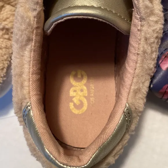 GBG By Guess Los Angeles cutest sneakers size 8 NWT