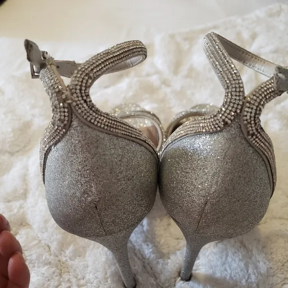 GIANI BINI SILVER GLITER DRESS HIGH HEELS SIZE:7 1/2 M