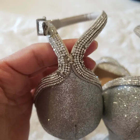 GIANI BINI SILVER GLITER DRESS HIGH HEELS SIZE:7 1/2 M