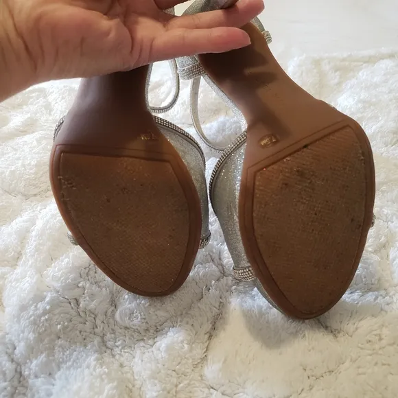 GIANI BINI SILVER GLITER DRESS HIGH HEELS SIZE:7 1/2 M