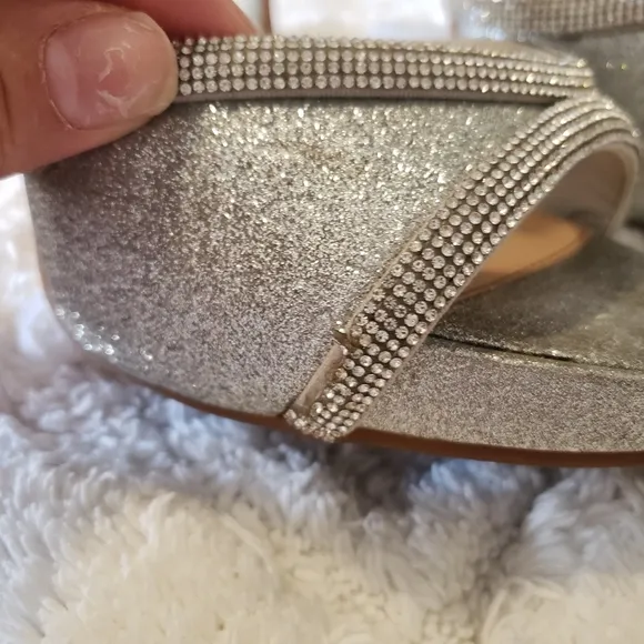 GIANI BINI SILVER GLITER DRESS HIGH HEELS SIZE:7 1/2 M