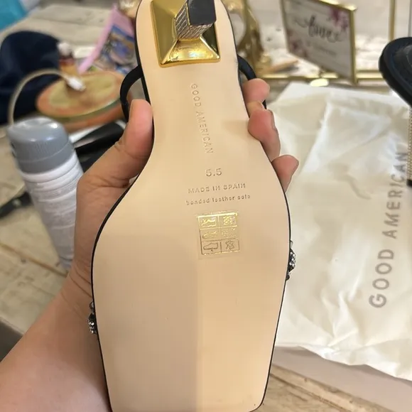 Good american new It's 5.5 but it gives it a 6
