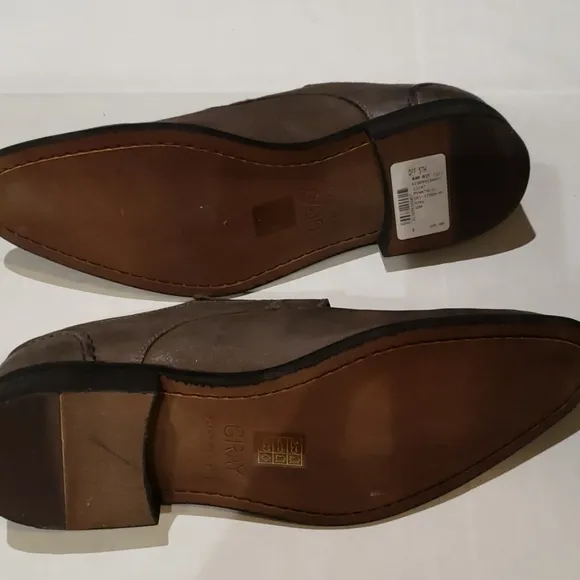 GRAY- Saks Fifth Avenue size 10 Men Shoes
