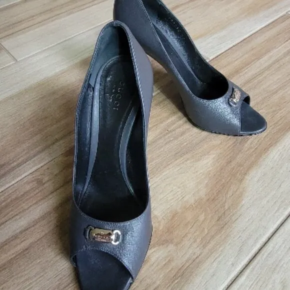 Gucci Calfskin Grey Leather Peeps Pumps Shoes. Eur. 38.5
