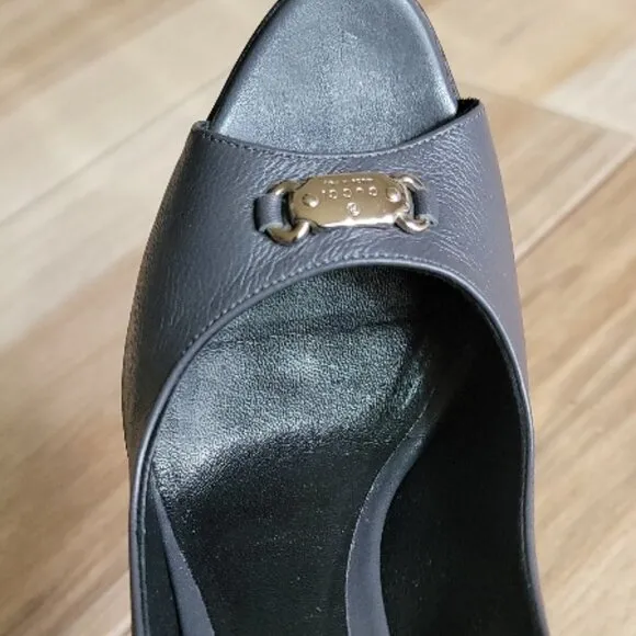 Gucci Calfskin Grey Leather Peeps Pumps Shoes. Eur. 38.5