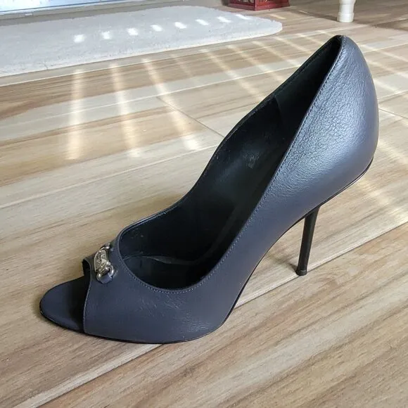Gucci Calfskin Grey Leather Peeps Pumps Shoes. Eur. 38.5