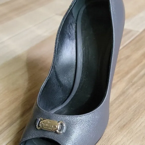 Gucci Calfskin Grey Leather Peeps Pumps Shoes. Eur. 38.5