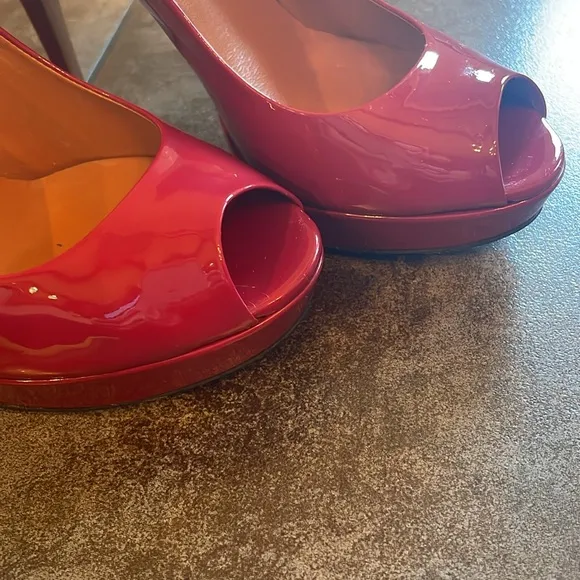 Gucci women’s peep toe pumps