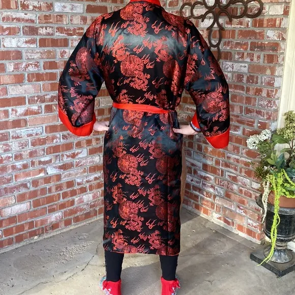 Hand Made a silk Gorgeous Kimono women 75% silk size M/L only.