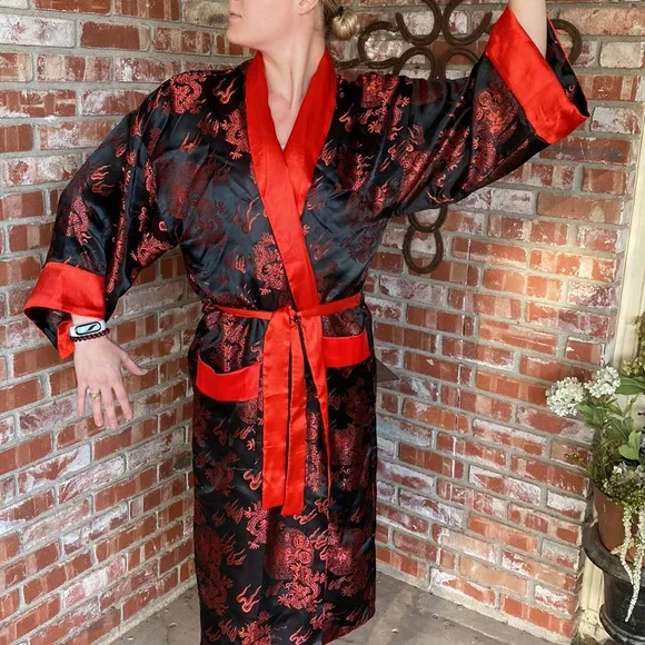 Hand Made a silk Gorgeous Kimono women 75% silk size M/L only.