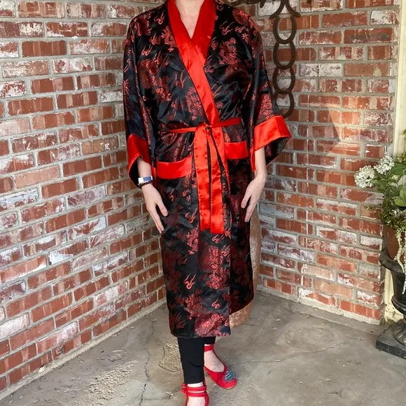 Hand Made a silk Gorgeous Kimono women 75% silk size M/L only.