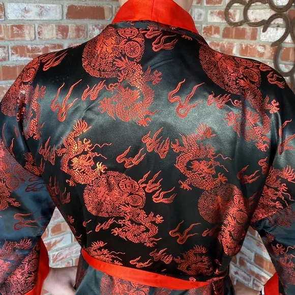 Hand Made a silk Gorgeous Kimono women 75% silk size M/L only.