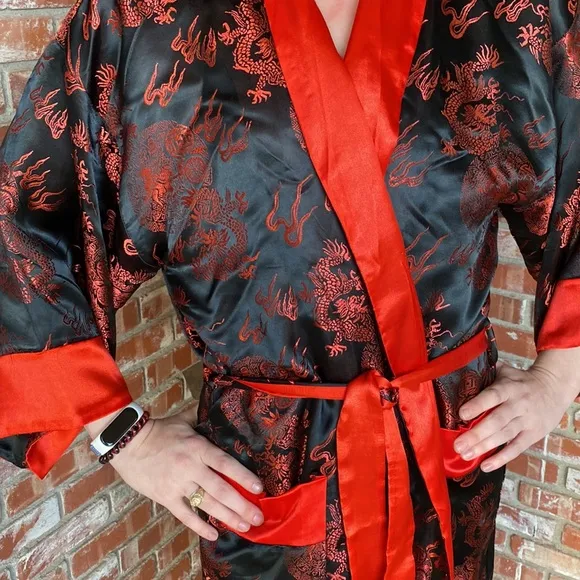 Hand Made a silk Gorgeous Kimono women 75% silk size M/L only.
