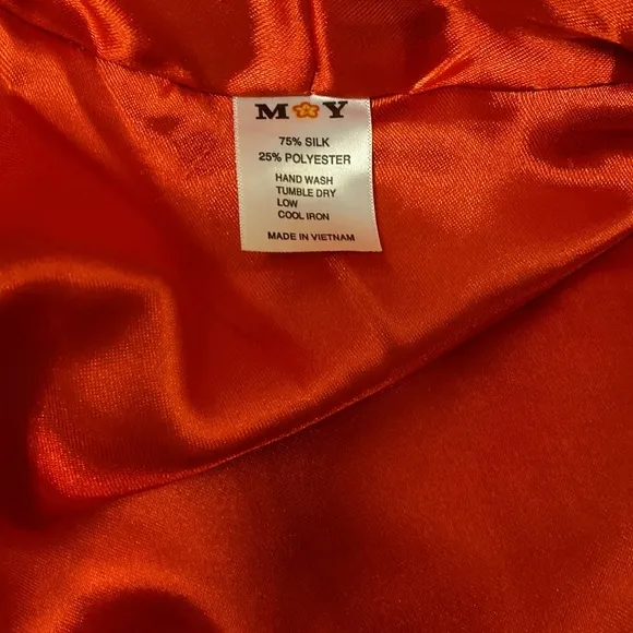 Hand Made a silk Gorgeous Kimono women 75% silk size M/L only.