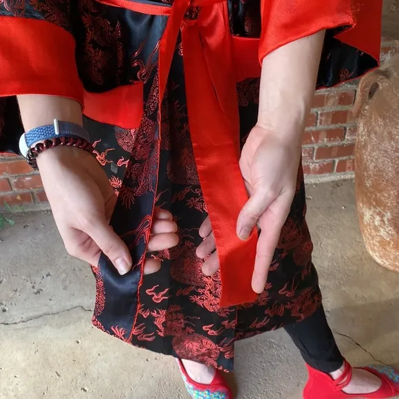 Hand Made a silk Gorgeous Kimono women 75% silk size M/L only.