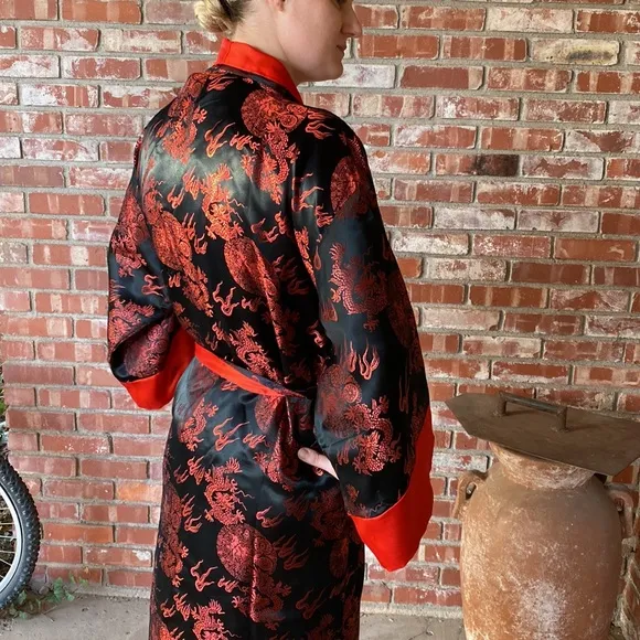 Hand Made a silk Gorgeous Kimono women 75% silk size M/L only.