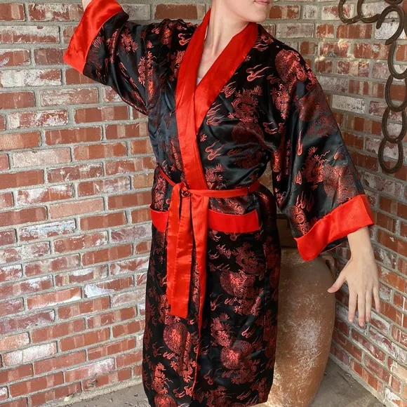 Hand Made a silk Gorgeous Kimono women 75% silk size M/L only.