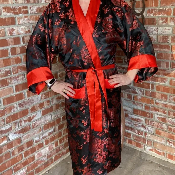 Hand Made a silk Gorgeous Kimono women 75% silk size M/L only.