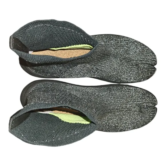 ILYSM | Metallic Split Toe Tabi Sock Shoes in Size Men 11 / Women 12.5