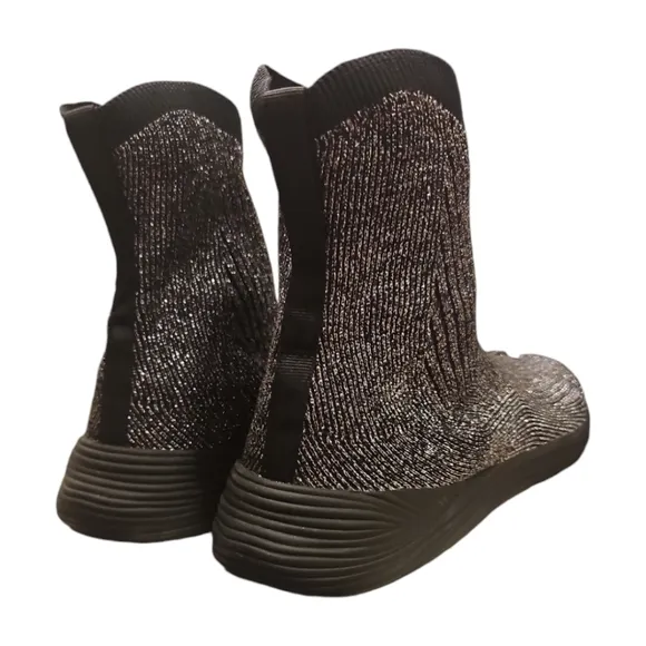 ILYSM | Metallic Split Toe Tabi Sock Shoes in Size Men 11 / Women 12.5
