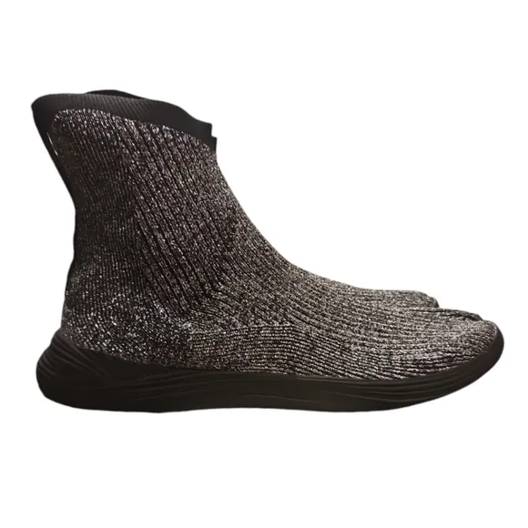 ILYSM | Metallic Split Toe Tabi Sock Shoes in Size Men 11 / Women 12.5
