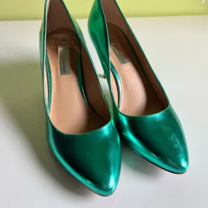 Inc international concepts metallic green heels size 7.5