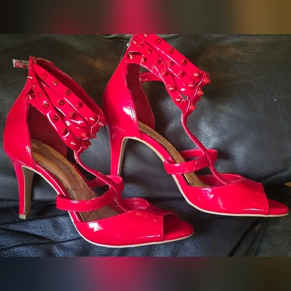 Jessica Simpson red studded patent leather Heels sz6.5M 36.5