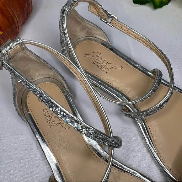 Jewel Badgley Mischka Osome Glitter Flat Sandals Size 7