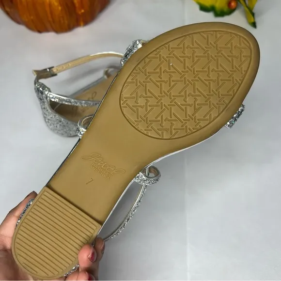 Jewel Badgley Mischka Osome Glitter Flat Sandals Size 7