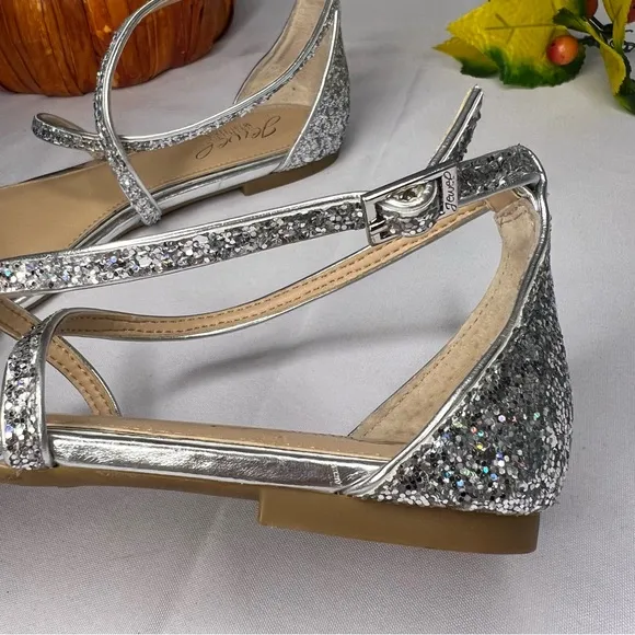 Jewel Badgley Mischka Osome Glitter Flat Sandals Size 7