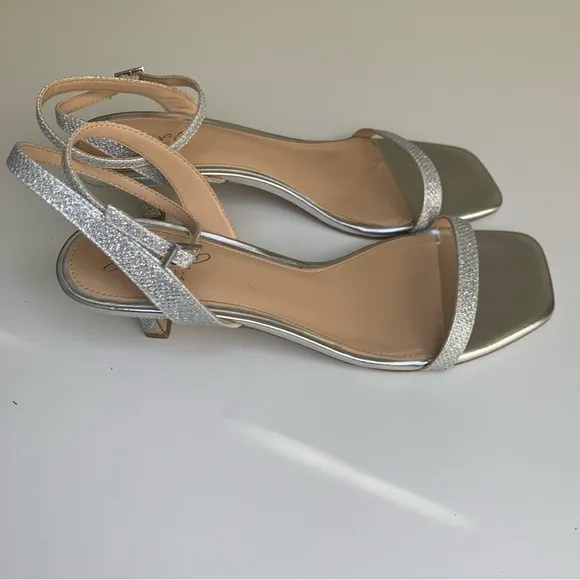 JEWEL BADGLEY MISCHKA Sandal sz 9 Women's Charisma Kitten Heel Evening Sandals