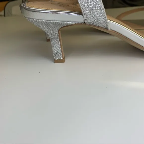JEWEL BADGLEY MISCHKA Sandal sz 9 Women's Charisma Kitten Heel Evening Sandals