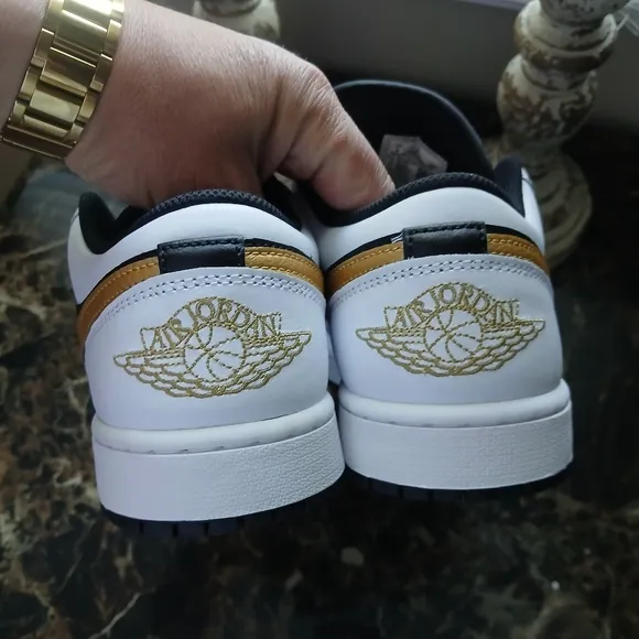 Jordan 1 Low Streetwear/Lifestyle Basketball Shoes Size 9 Men/10.5 Women