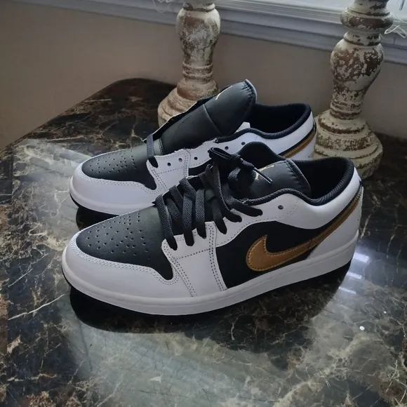 Jordan 1 Low Streetwear/Lifestyle Basketball Shoes Size 9 Men/10.5 Women