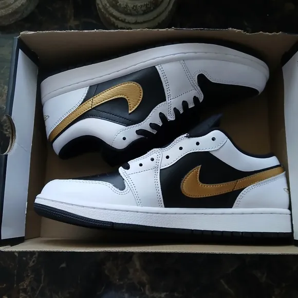 Jordan 1 Low Streetwear/Lifestyle Basketball Shoes Size 9 Men/10.5 Women