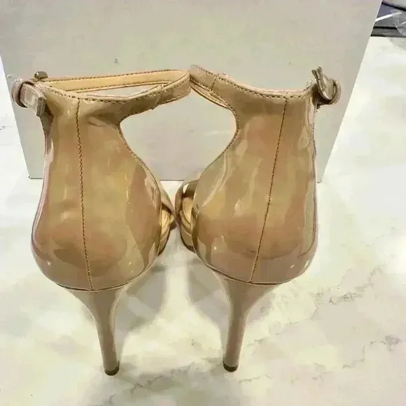 Jordyn BEIGE Patent Leather Platform Sandal | Michael Kors (Size 8.5)