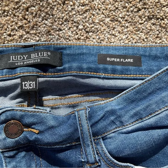 Judy Blue Jeans womens size 13/31 high rise flare raw hem light wash 5 pocket