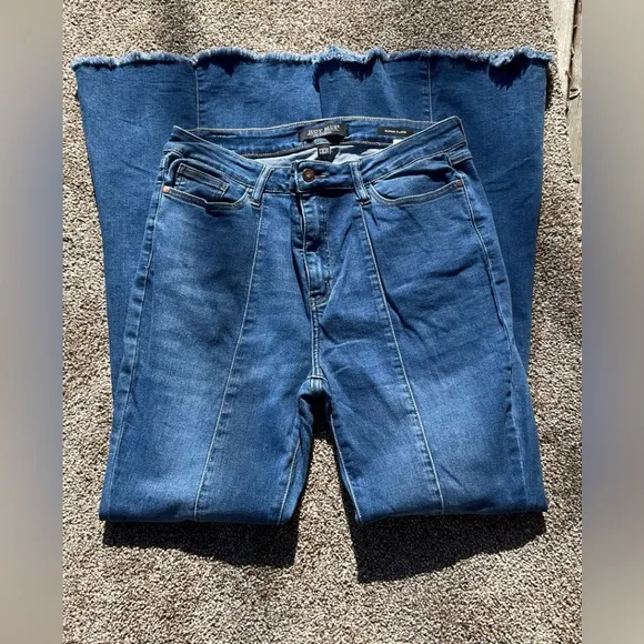 Judy Blue Jeans womens size 13/31 high rise flare raw hem light wash 5 pocket