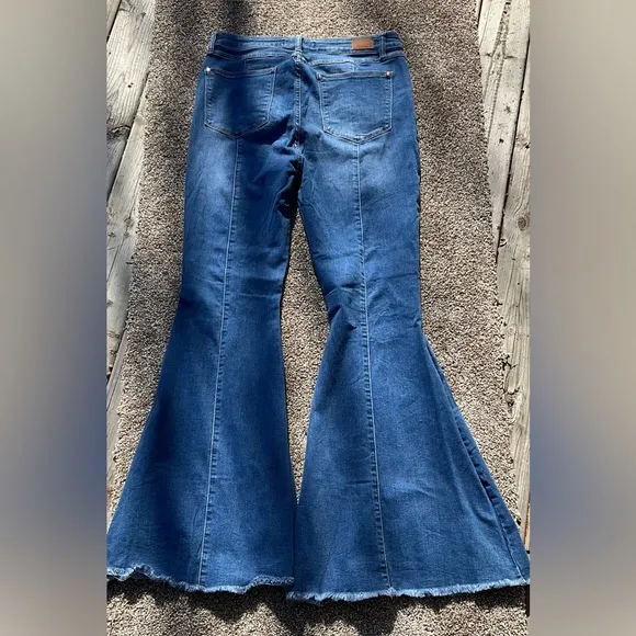 Judy Blue Jeans womens size 13/31 high rise flare raw hem light wash 5 pocket