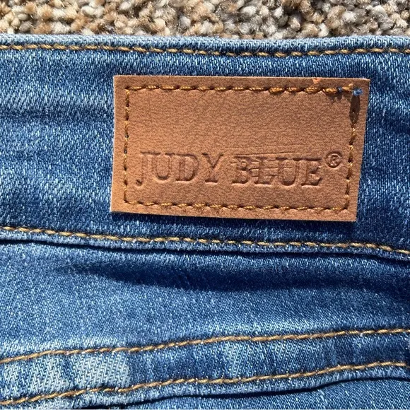 Judy Blue Jeans womens size 13/31 high rise flare raw hem light wash 5 pocket