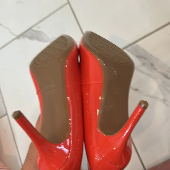Karl Lagerfeld Royale Spicy Orange Pumps Sz 8 3.5” NWT