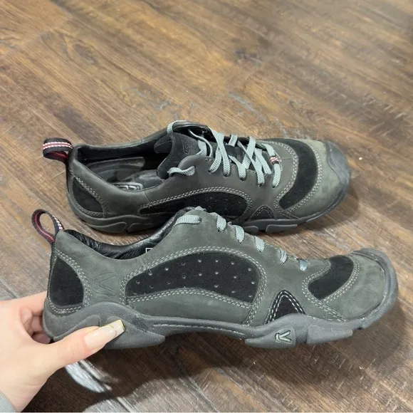 Keen Lace Front Low Top Sneaker Size 8.5 Men
