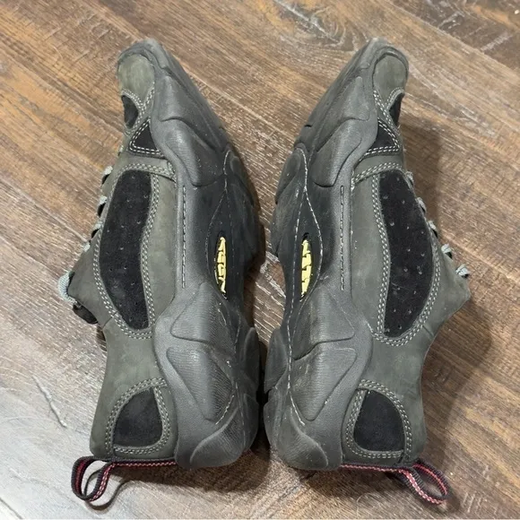 Keen Lace Front Low Top Sneaker Size 8.5 Men