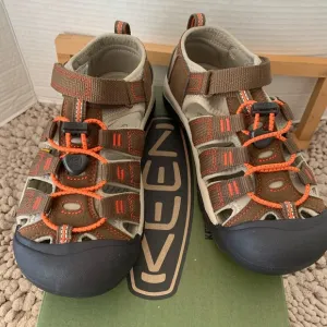 Keen Newport H2 youth sandal
