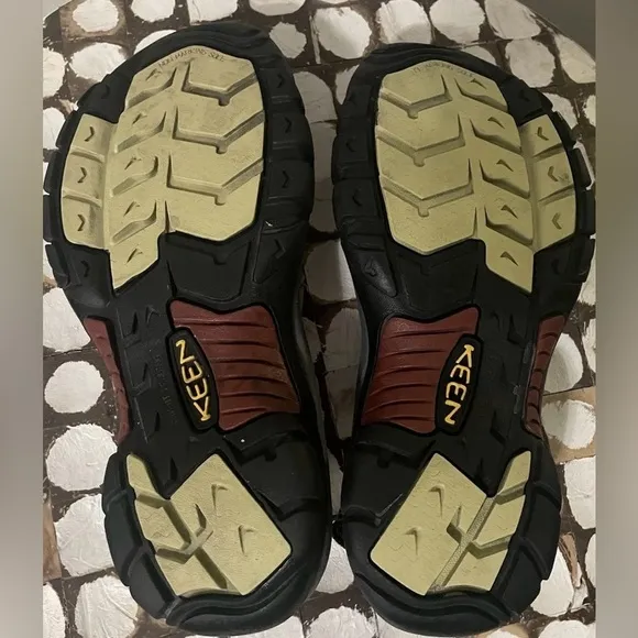 Keen Women’s Size 7 Newport H2 Sandals Tan Closed Toe Hiking Water Shoes