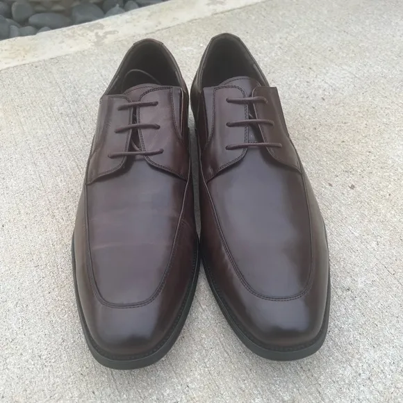 Kenneth Cole Brown Leather Oxfords Sleek Polished Design