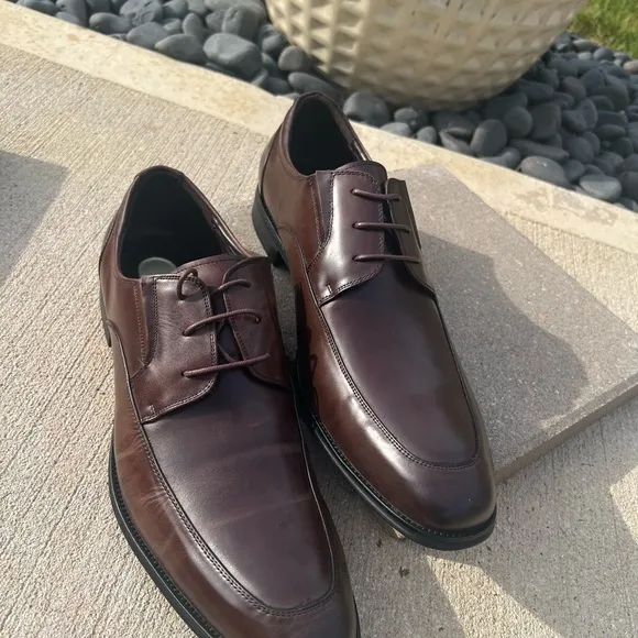 Kenneth Cole Brown Leather Oxfords Sleek Polished Design