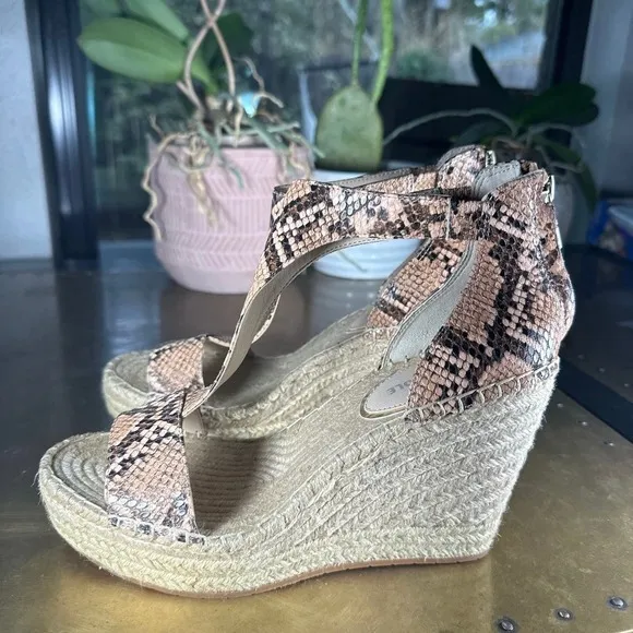 Kenneth Cole Women Espadrille Wedge Sandal Olivia Open toe Snakeskin Brown 7.5