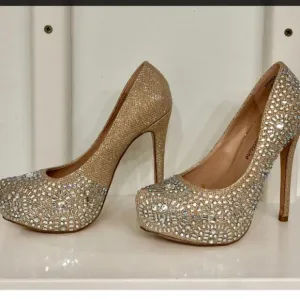 Lauren Lorraine Golden Nude Vanna 2 Platforms NWT