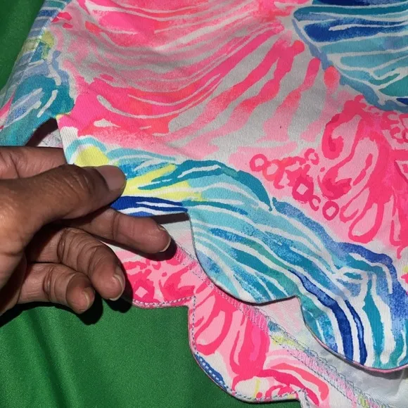 Lilly Pulitzer Buttercup Stretch Colorful Scalloped Shorts size 8